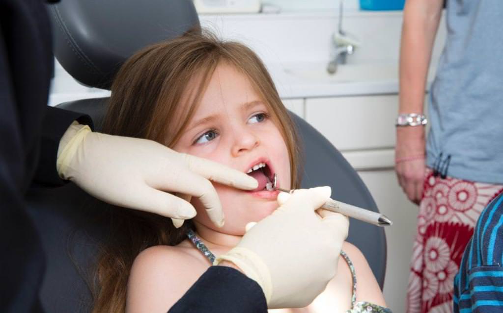 Як вирвати зуб без болю дитин в домашнх умовах